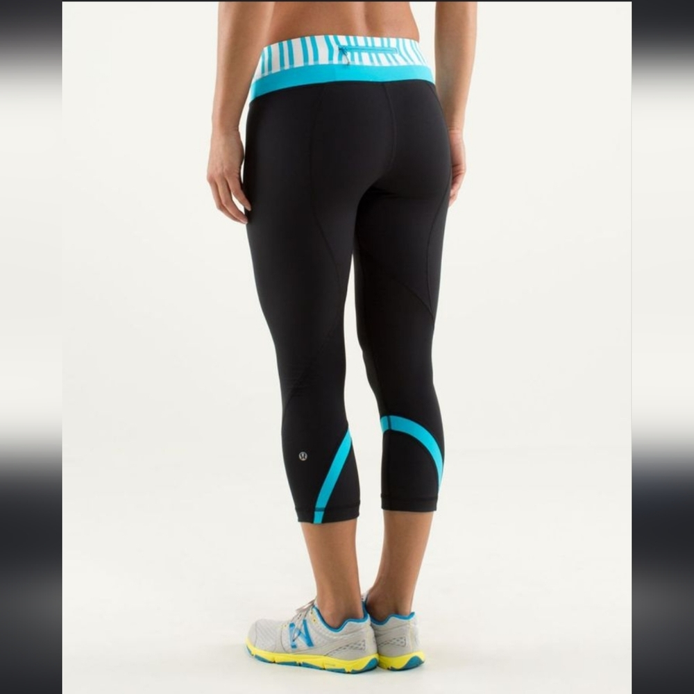Lululemon Run Inspire Crop Leggings Black Cyan‎ Blue Striped Waistband Pockets